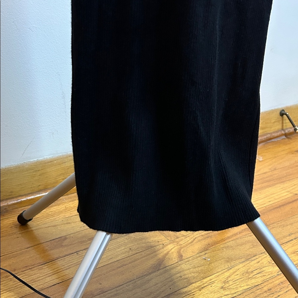Elegant Black and White open lower back Maxi Dress - Picture 4 of 9